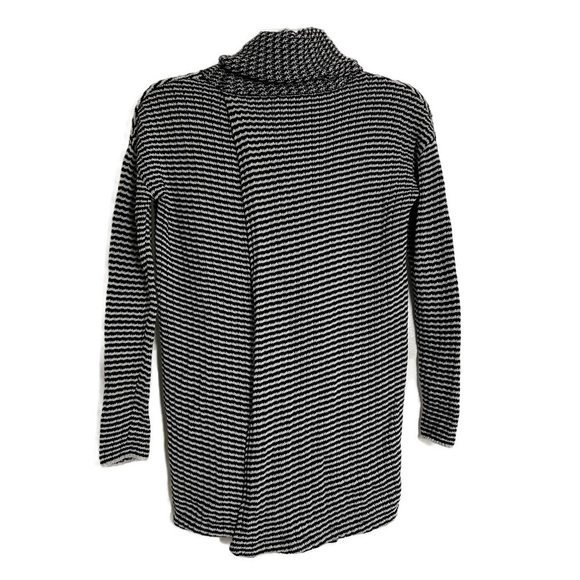 CABI Women’s Fergie Turtleneck Split Sweater - XXS - Picture 3 of 9